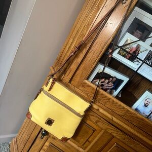 DOONEY AND BOURKE  PEBBLE GRAIN CROSSBODY. LEATHER.  No Discount